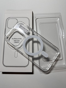 Чехлы для iPhone 15 pro (2 фото из 2)