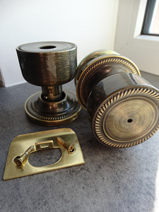 Vintage ukselinkide ja lukkude komplekt (9 foto / 10)