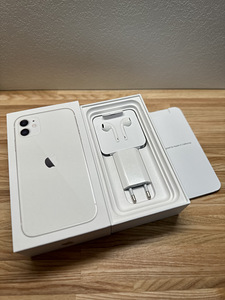 Apple IPhone 11 64GB White (3 foto / 3)