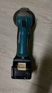 Makita DGA 452 АККУМУЛЯТОР 4 Ач (2 фото из 4)