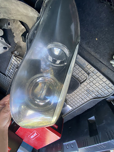 BMW E60 esituled vasakpoolne ksenoon (3 foto / 4)