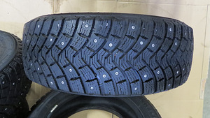 Шипованные шины, шины для снега Michelin X-Ice North 185/60 (3 фото из 4)