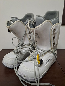 Ботинки для сноуборда фирмы Burton
