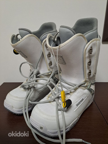 Ботинки для сноуборда фирмы Burton (фото #1)