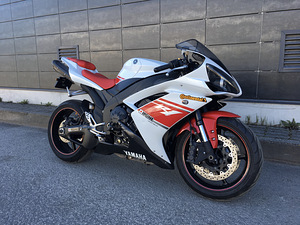 YAMAHA YZF R1 2012 (4 foto / 10)
