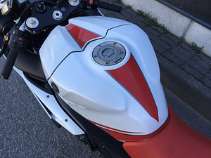 YAMAHA YZF R1 2012 (6 foto / 10)