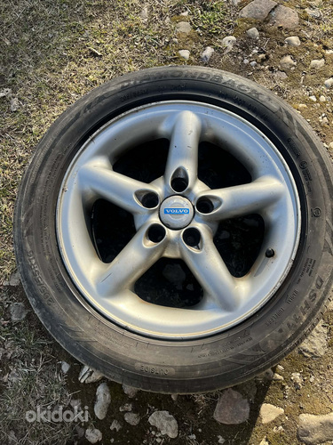 Volvo originaal Persus veljed R16 koos suverehvidega.