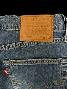 Джинсы LEVI’s (3 фото из 3)