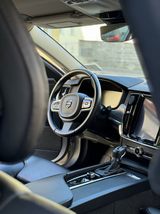 Volvo V90 (14 фото из 15)