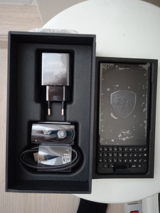 New BlackBerry Key2 64GB BLACK (2 foto / 4)