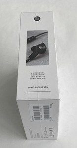Bang & Olufsen BeoPlay E6 Black/Sand (3 foto / 6)
