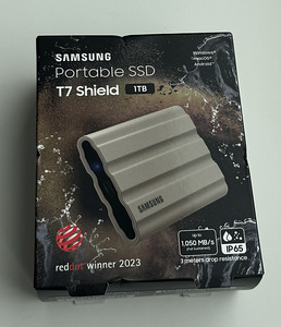 Samsung T7 Shield 1 TB , USB-C 3.2 , Beige