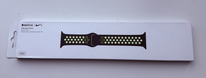 Apple Watch 38mm Black/Volt Nike Sport Band S/M & M/L (1 foto / 2)