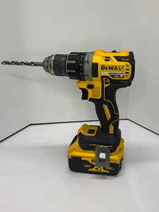 Dewalt akudrell DCD791 + aku 5Ah (1 foto / 2)