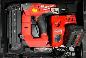 Milwaukee M18 CN18GC akunaelpüstol (1 foto / 2)