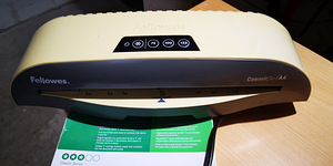 Laminator Fellowes Cosmic 2+ A4 (1 foto / 4)