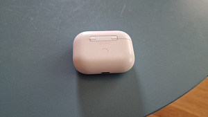 Apple Airpods Pro Gen 1 кейс (2 фото из 2)