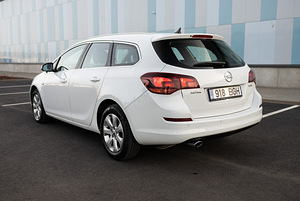 Opel Astra Elegance Facelift Infinity Sound 1.4 103kW 2012 (4 foto / 15)