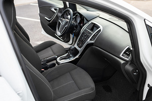 Opel Astra Elegance Facelift Infinity Sound 1.4 103kW 2012 (9 foto / 15)