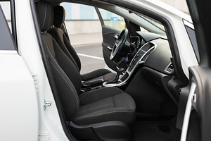 Opel Astra Elegance Facelift Infinity Sound 1.4 103kW 2012 (12 foto / 15)