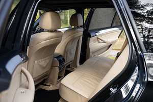 BMW X5 Sportpakett Shadowline 3.0 173kW 2007a (12 foto / 15)