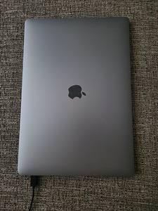 MacBook Pro (2019) - 15-tolline, 256GB (2 foto / 2)