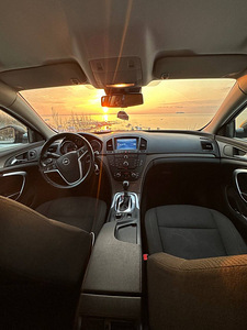 Opel Insignia (7 фото из 11)