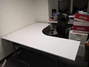 Kontori laud elektrooniliselt reguleeritav (4 foto / 5)