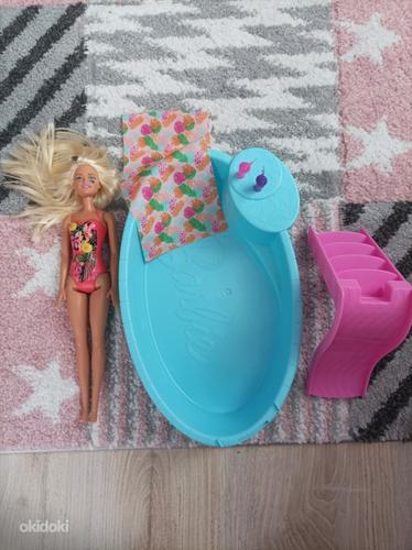 Барби с бассейном (фото #1)