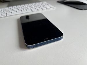 iPhone 12 128 Гб (4 фото из 6)