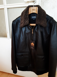 Новая черная кожаная куртка