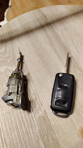 VW Touareg (5 foto / 8)