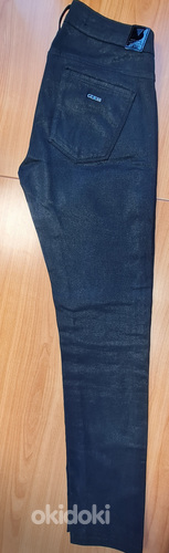 Silmatorkava musta läikega Guessi naiste püksid, suurus 26 (foto #3)