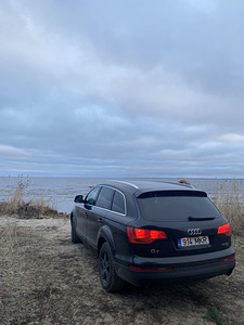 M:V Audi Q7 (2 фото из 9)