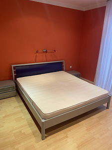 Кровать с матрасом (2 фото из 2)