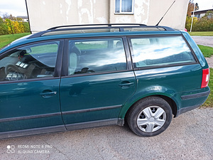 Volkswagen Passat (7 foto / 8)