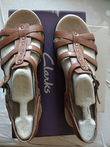 Clarks sandaalid