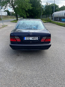 1999 Mercedes E220 CDI (8 foto / 12)