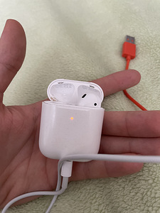 Продам AirPods 2(кейс и правый наушник) (3 фото из 3)