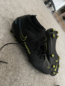 Jalgpalli Nike Phantom 44 suurus (2 foto / 2)