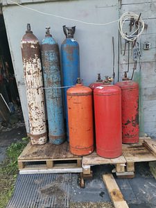 Газовые баллоны (3 фото из 3)