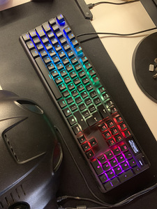 Mänguriklaviatuur SteelSeries Apex 5 (1 foto / 4)