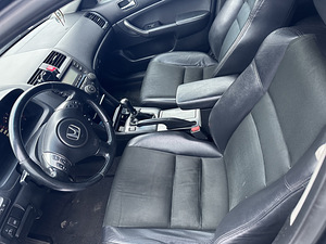 Honda Accord (8 foto / 11)