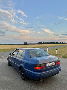 Volkswagen Vento (3 foto / 6)