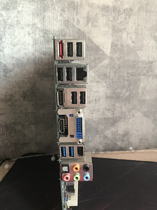 Материнская плата Intel (2 фото из 4)