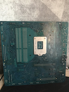Материнская плата Intel (3 фото из 4)