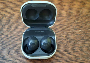 Samsung Galaxy Buds2 (2 фото из 2)