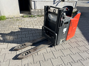 Штабелер Linde L12LSP (2 фото из 9)
