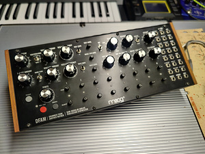 Moog DFAM (6 фото из 7)