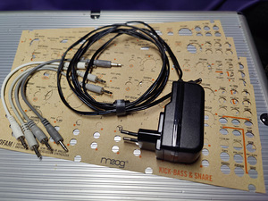 Moog DFAM (7 фото из 7)